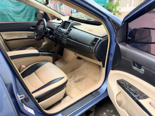 Toyota prius 05 Full option ឡានស្អាតសុីនមួយជុំ