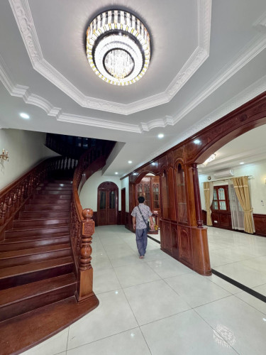 VILLA FOR RENT AT BKK1, PHNOMPENH