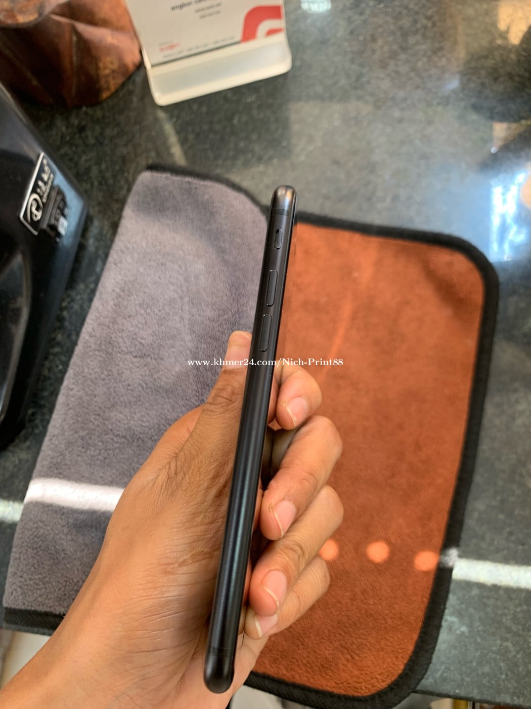 លក់ iPhone SE សំនំ មានស្កេនថ្ម76% តួរលោងស្អាត