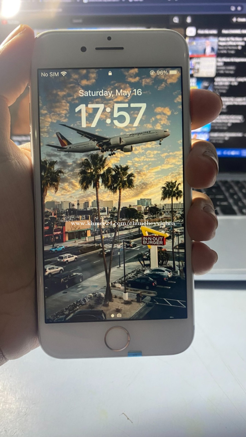 iPhone 8 64G ស្អាត