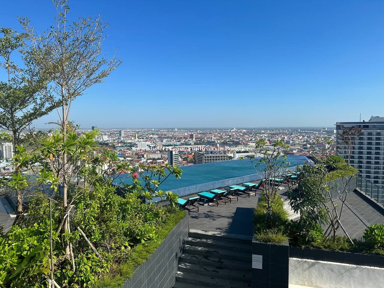 Modern 1-Bedroom Condo with Infinity Pool & Sky Bar | Time Square 3 Toul Kork