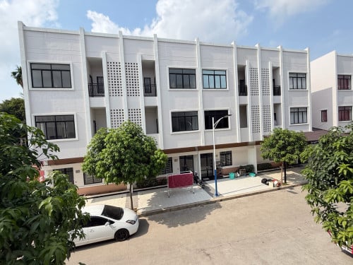 ផ្ទះវិឡាកូន​កាត់លក់ជិត​ផ្សារ​ព្រែកឯង