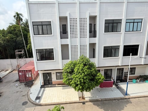 ផ្ទះវិឡាកូន​កាត់លក់ជិត​ផ្សារ​ព្រែកឯង