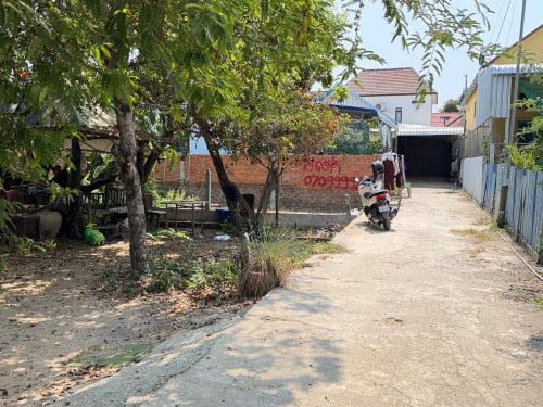 ដីលំនៅដ្ឋានលក់ក្រោយផ្សារ​ព្រែកឯង