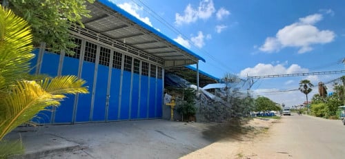 ឃ្លាំងអាជីវកម្មសម្រាប់ជួល នៅក្រោយផ្សរសន្តិភាព២-ជិតផ្លូវជាតិលេខ៣!