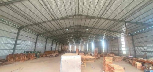 ឃ្លាំងនិងដីដាក់លក់ (ចោមចៅ)