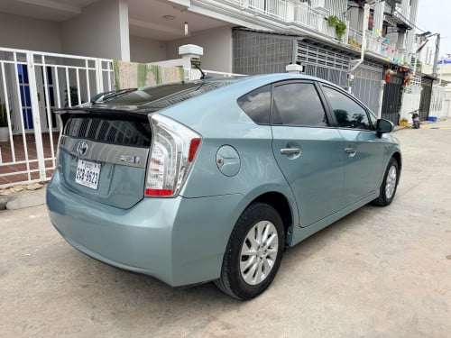 ម្ចាស់លក់ប្រញ៉ាប់ 013 plugin hybrid