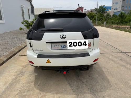 ឡានលក់ឆ្នាំ2004ប៉ុង(2)ពាក់កណ្ដាលហ្វូលក្នុងលឿងពួកស្បែក