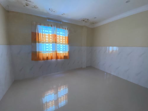 ឡៃឡង់ផ្ទះល្វែង 25,000$ ម្ចាស់បន្ទាន់លុយបង់ធនាគារ ក្រុងតាខ្មៅ