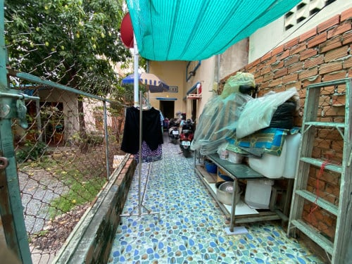 ទីតាំងក្បែររង្វង់មូលតាខ្មៅ ម្ចាស់បន្ទាន់លុយ 28,000$ ប្លង់រឹងស្រាប់