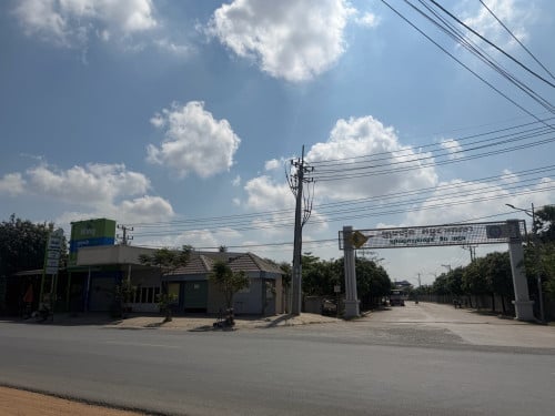 ផ្ទៈ - ដី - តូប _សំរាប់ បើក អជីវកម្ម ជួល នឹង លក់ តំលៃ ចាប់ ពី60$ _ 250$ល្លា