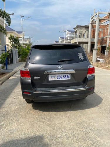 កំពូលថ្មី Highlander 013 V4 ប៉ុង 1 កៅអី 3ជួរ ( 2CG. ម្ចាស់ដើម) ថ្មីណាស់ ធានាទឹកថ្នាំហ្ស៊ីន 95%