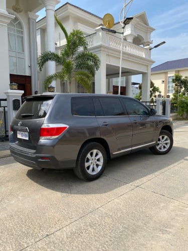 កំពូលថ្មី Highlander 013 V4 ប៉ុង 1 កៅអី 3ជួរ ( 2CG. ម្ចាស់ដើម) ថ្មីណាស់ ធានាទឹកថ្នាំហ្ស៊ីន 95%