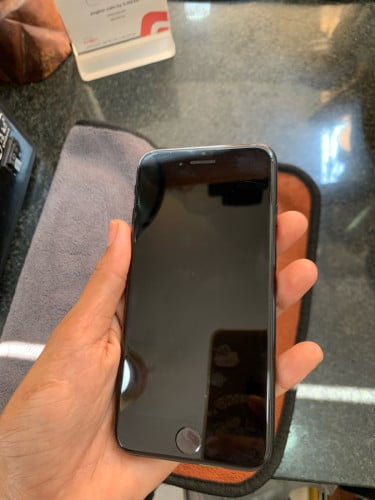 លក់ iPhone SE សំនំ មានស្កេនថ្ម76% តួរលោងស្អាត
