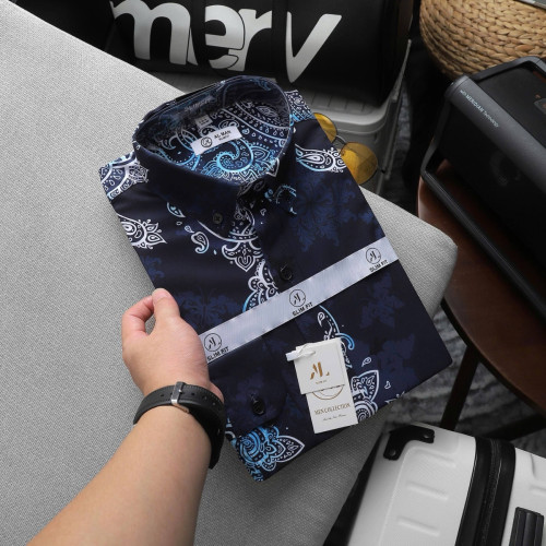 អាវក្រណាត់ដៃវែង / Long-Sleeve Shirt