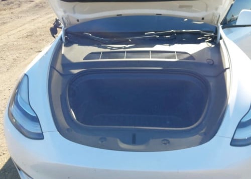 ឡានសាង​ Tesla model y