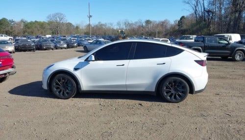 ឡានសាង​ Tesla model y