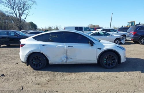 ឡានសាង​ Tesla model y