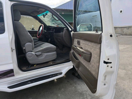 លក់ឡាធូរថ្លៃ Toyota Tacoma ឆ្នាំ2000 V4 P1