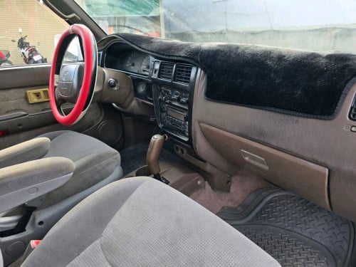 លក់ឡាធូរថ្លៃ Toyota Tacoma ឆ្នាំ2000 V4 P1
