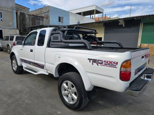 លក់ឡាធូរថ្លៃ Toyota Tacoma ឆ្នាំ2000 V4 P1
