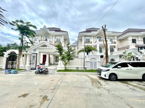 🏠2Tiara Queen Villa for Rent in Borey ML Tiara 50m Takhmao
