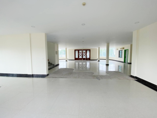 🏡Commercial Building​ For​ Rent