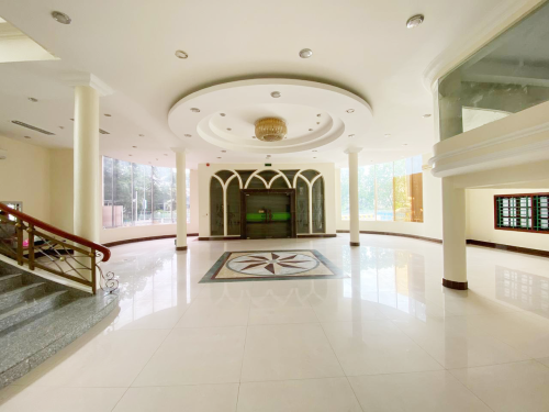 🏡Commercial Building​ For​ Rent