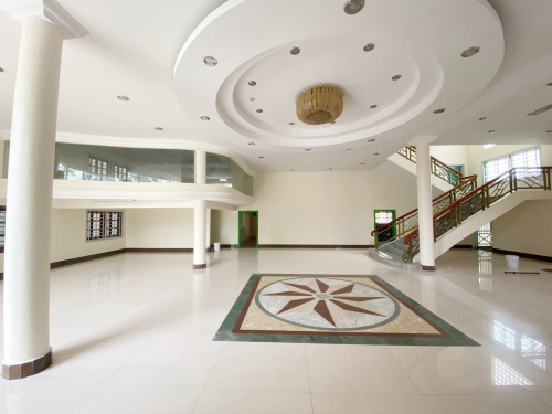 🏡Commercial Building​ For​ Rent