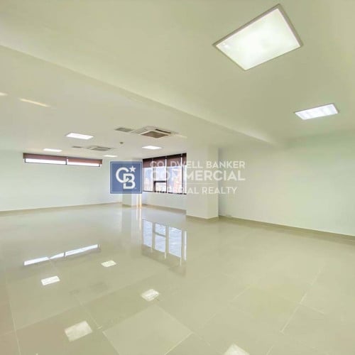 🏢 ការិយាល័យជួល មានដេគ័រស្រាប់ ទំហំ140​ម៉ែត្រការ៉េ នៅជិតផ្សារទួលទំពូង (OF-044)