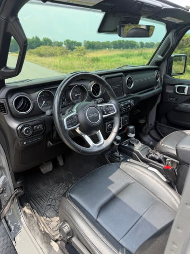 2021 Jeep Sahara Sky one touch