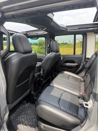 2021 Jeep Sahara Sky one touch