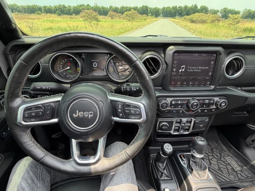 2021 Jeep Sahara Sky one touch