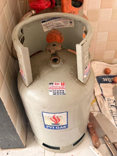 3 bottle gas