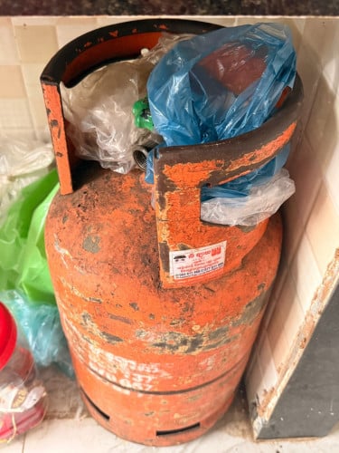 3 bottle gas