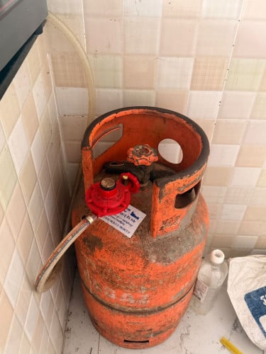 3 bottle gas