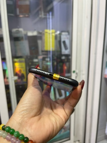 iPhone 11/64GB/LLតួរស្អាតថ្មថ្មី(ធានា១ខែលើម៉ាសុីន)