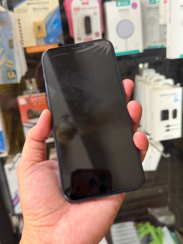 iPhone 12. 128g  ( បែកដូបរូប​ តែការប្រេីប្រាស់បានធម្មតាទាំងអស់)