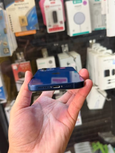 iPhone 12. 128g  ( បែកដូបរូប​ តែការប្រេីប្រាស់បានធម្មតាទាំងអស់)