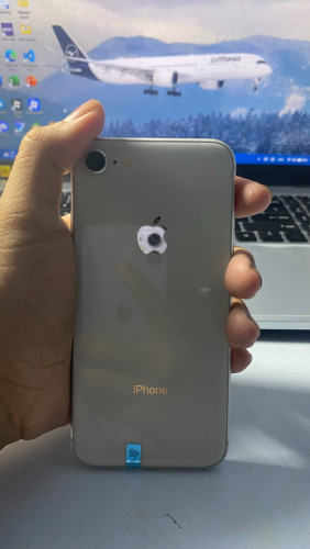 iPhone 8 64G ស្អាត