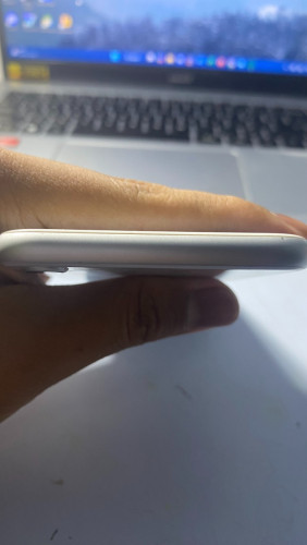 iPhone 8 64G ស្អាត