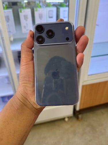 Iphone XR បន្តឹង Iphone 17 pro max🩶