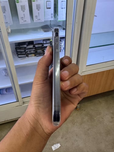 Iphone XR បន្តឹង Iphone 17 pro max🩶