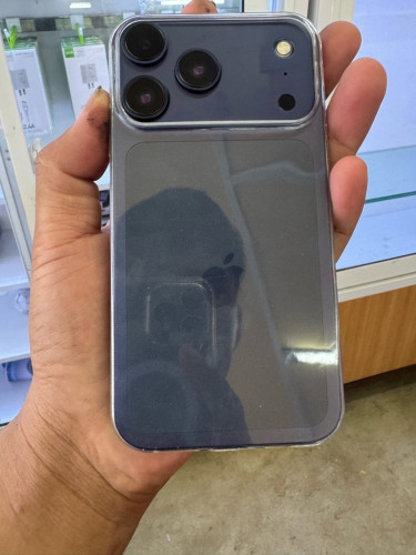 Iphone XR បន្តឹង Iphone 17 pro max🩶