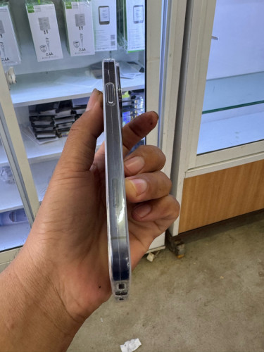 Iphone XR បន្តឹង Iphone 17 pro max🩶