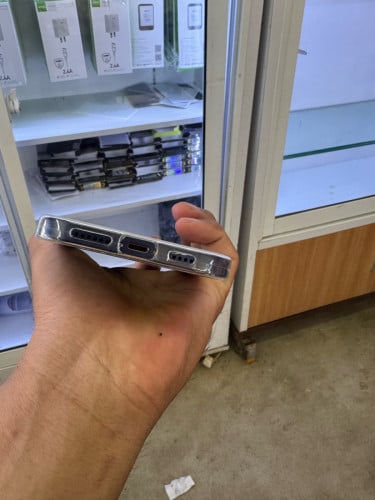 Iphone XR បន្តឹង Iphone 17 pro max🩶