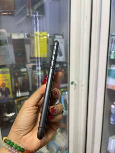 iPhones 11/64GB/LLថ្ម74%តួរស្អាតសុីនសានុំ(ធានា1ខែលើម៉ាសុីន)