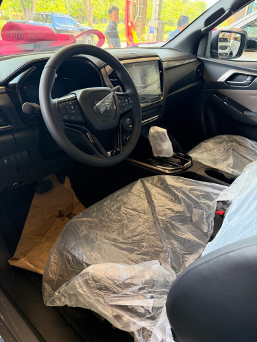 ISUZU D’MAX 2026 V-CROSS FULL ថ្មីខ្លាញ់គោ