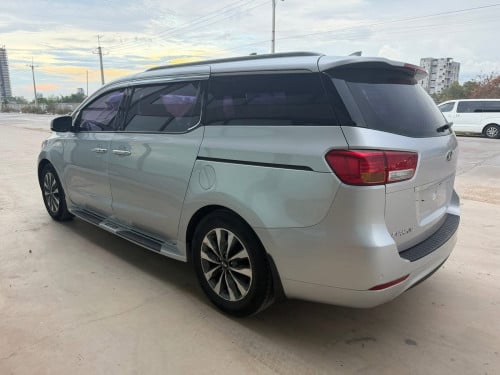 Kia carnival full 2015
