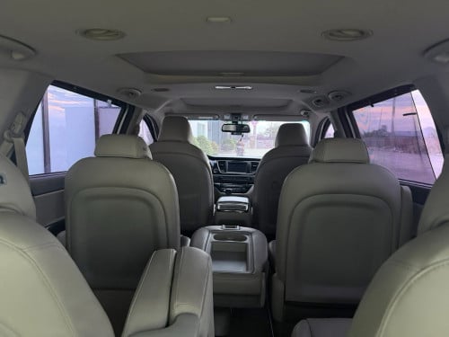 Kia carnival full 2015